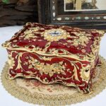 Luxury Vintage Metal Jewelry Box - Image 2
